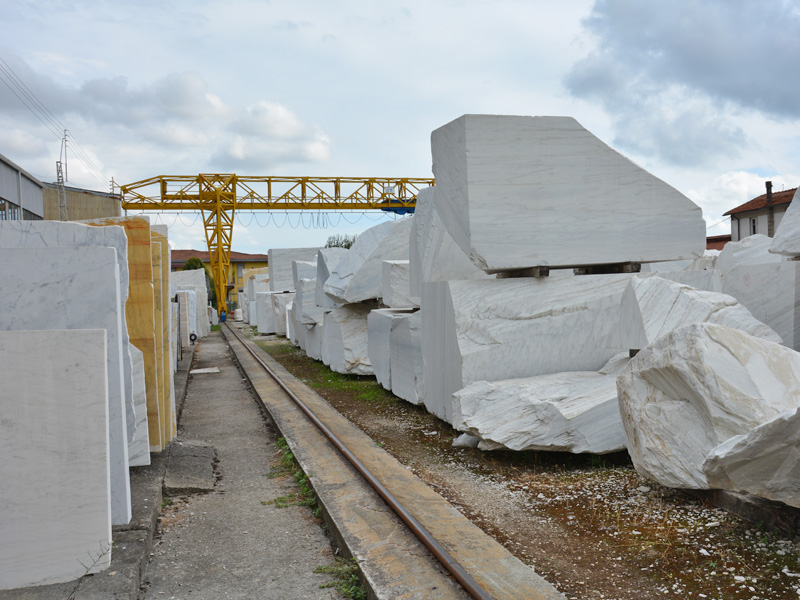 Marmor Rohblock Lager in Carrara
