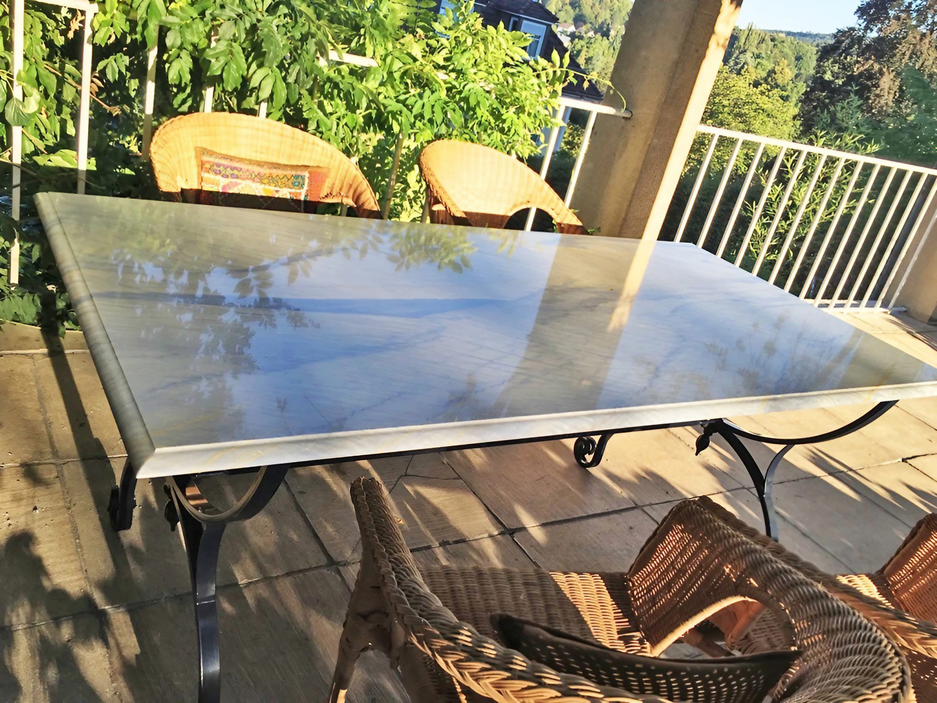 Azul Macaubas Steintischplatte Gartentisch